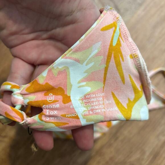 NWT Stone Fox Swim Daya Bikini Top Hot Tropix Print Size Small - Picture 4 of 6